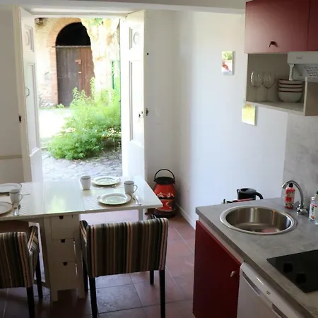 Au Coeur Du Village Avec Terrasse Et Parking Proche De Pamiers Apartment *