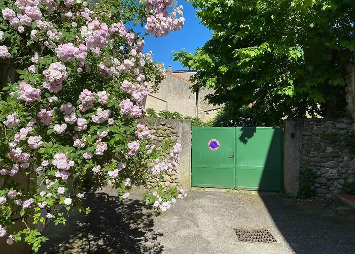 Au Coeur Du Village Avec Terrasse Et Parking Proche De Pamiers Appartement