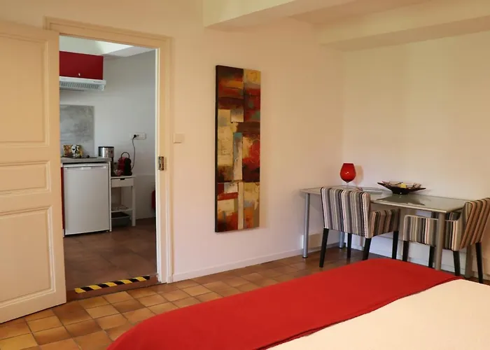 Au Coeur Du Village Avec Terrasse Et Parking Proche De Pamiers Verniolle